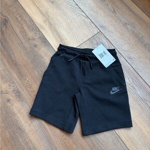 Nike Tech Black Boys Athletic Shorts with Swoosh Logo Sz 5/6 NWT!